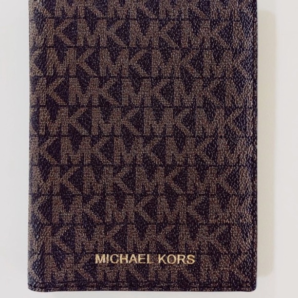 New Michael Kors Jet Set Passport Wallet - Picture 2 of 3